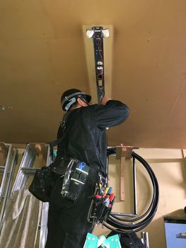 札幌市 札幌市近郊 ハウスクリーニング 室内美装 清掃 浴室 トイレ キッチン 美装　スノーダクト点検清掃　エアコン工事 電気工事　家財整理